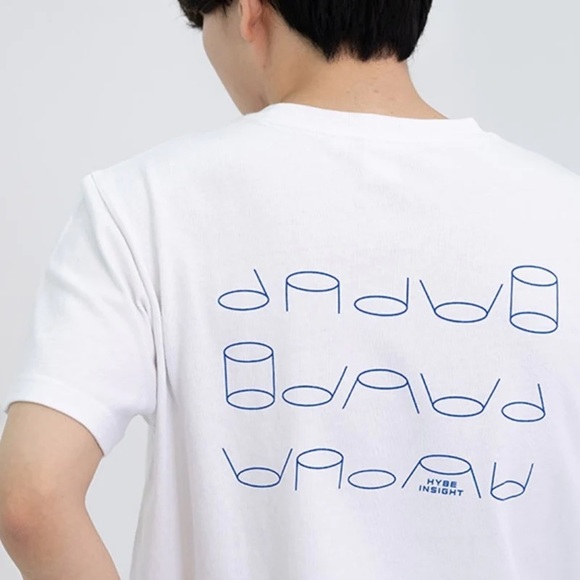 HYBE INSIGHT: White T-Shirt -  Official Exclusive Merchandise - BTS - SEALED - Picture 2 of 6